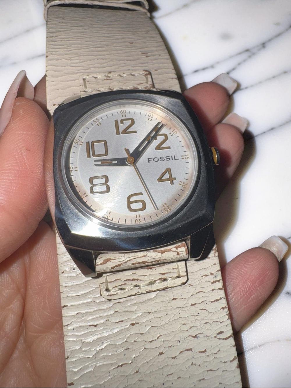 Fossil Distressed Leather Strap Watch - Picture 3 of 4